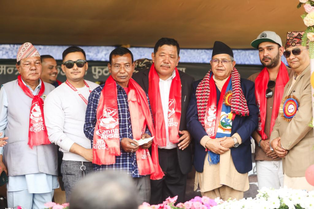 झापा गोल्डकपद्वारा डोमालालको परिवारलाई एक लाख सहयोग  