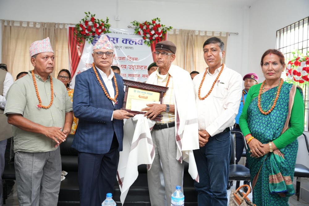 प्रेस क्लब भद्रपुरको नवनिर्मित कार्यालय भवनको उद्घाटन, काजी र छेत्री दीर्घसेवाबाट सम्मानित